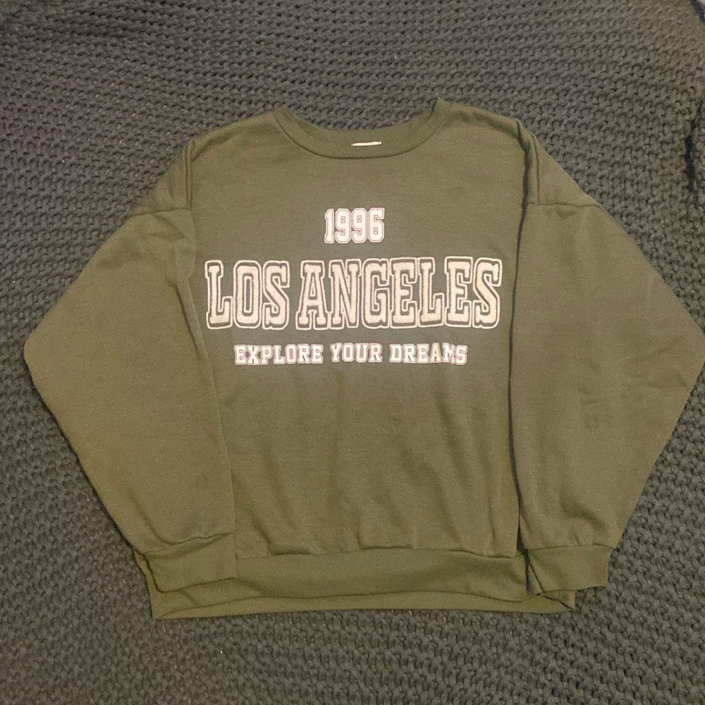 Cute warm LA sweatshirt in size large, true to size